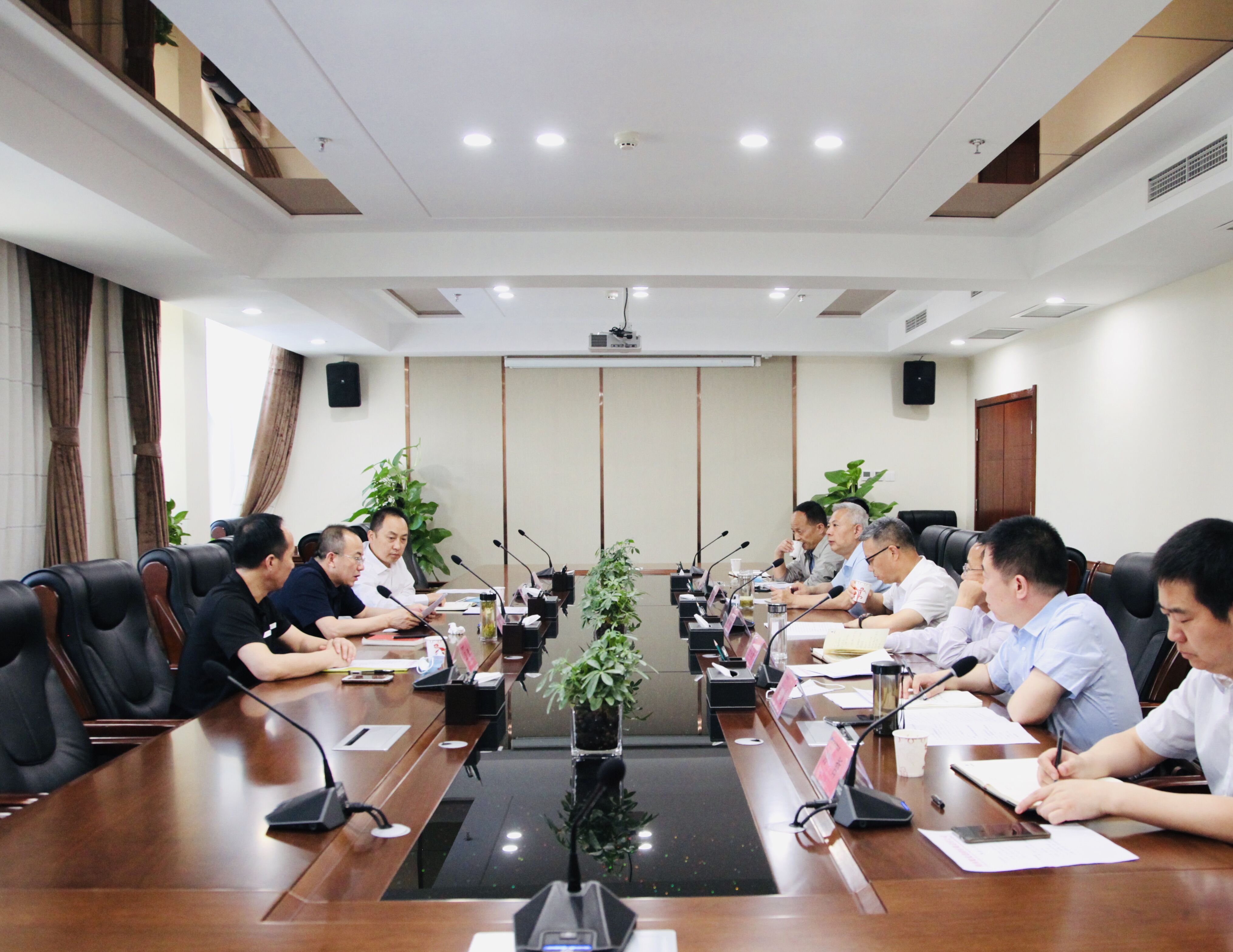富平縣委常委、常務(wù)副縣長景軍榮到訪糧農(nóng)集團(tuán)