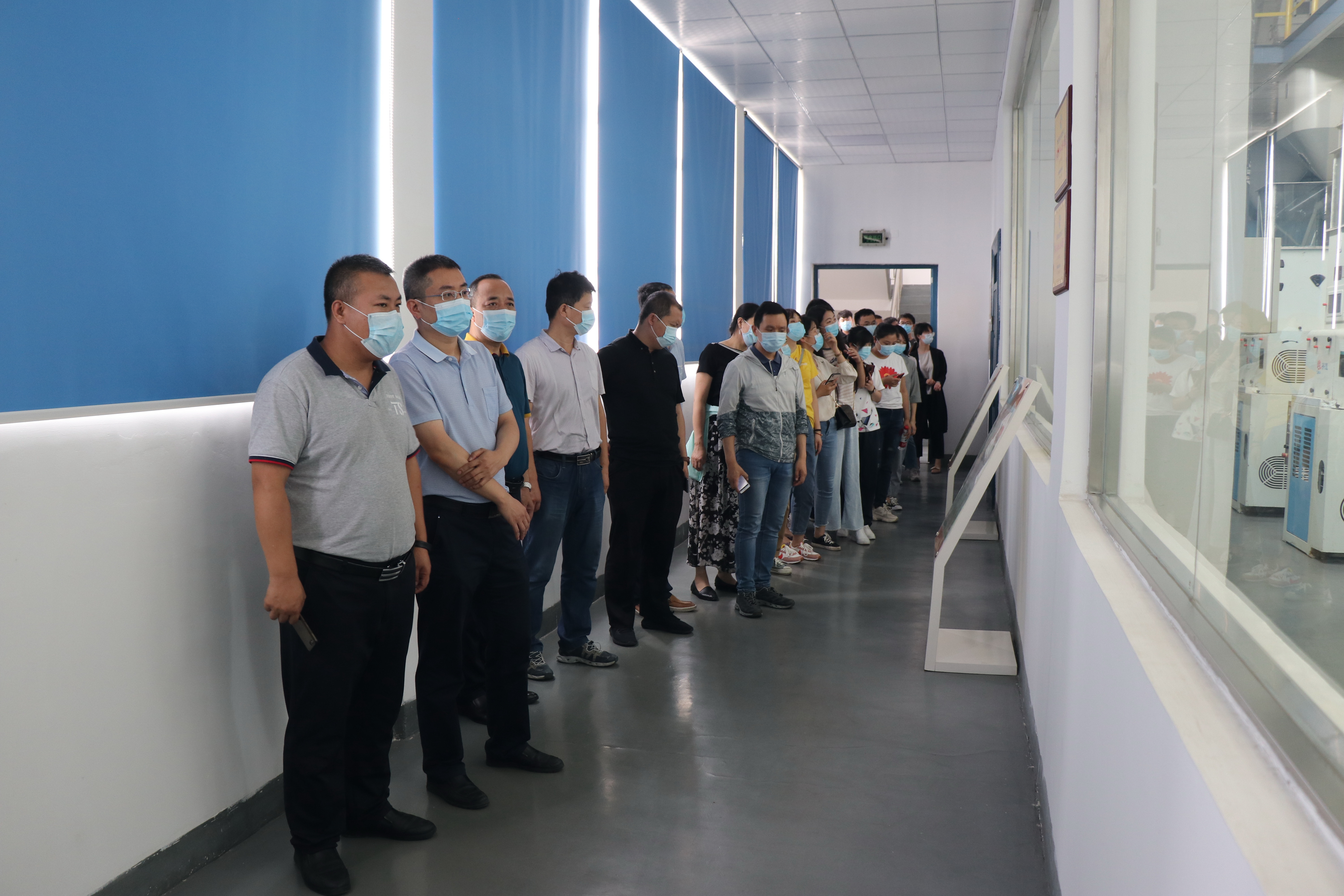 陜西省糧食和物資儲備局局系統和事業單位新入職干部在西瑞園區參觀學習