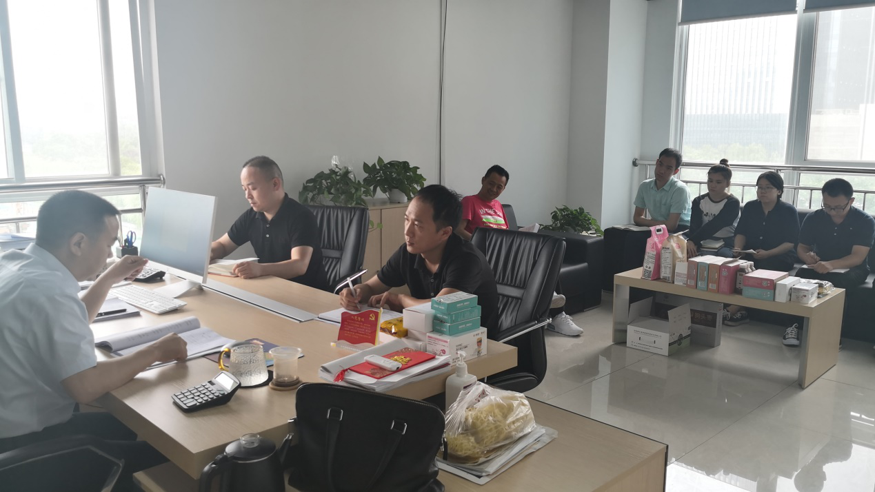 西瑞集團副總經理任偉在糧農健康食品公司宣講習近平總書記來陜考察重要講話精神
