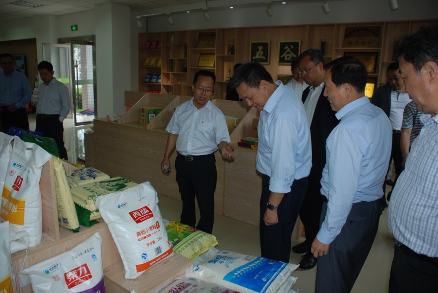 中糧集團遲京濤副總裁一行蒞臨陜西糧農(nóng)西瑞興平園區(qū)考察指導(dǎo)工作